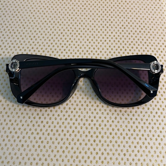 Swarovski 🖤Crystal Black Sunglasses (NIB) & Gorgeous White Case (Giftable) - Picture 3 of 11